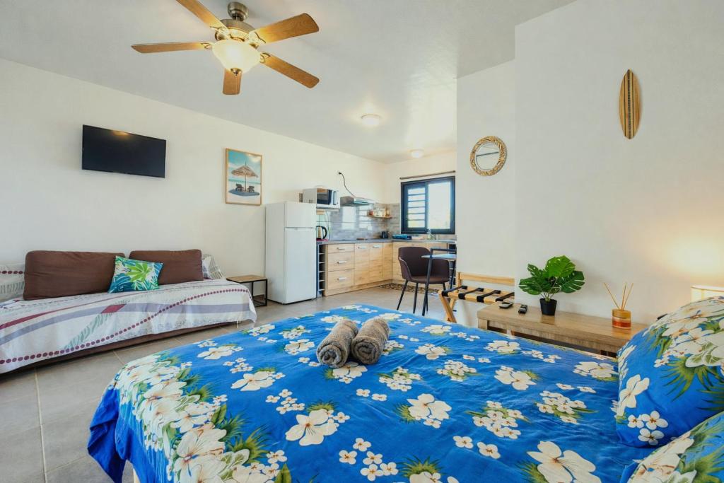 a bedroom with a dog laying on a blue bed at Teahupo'o Lodge Tahiti - Studio Moana, lagon et quai en face - Canoës inclus in Teahupoo