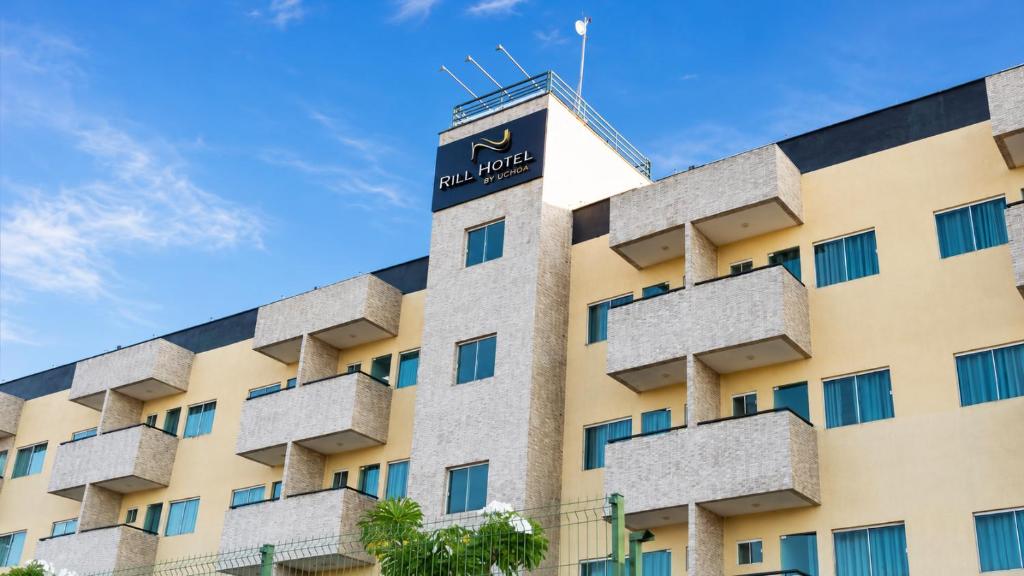 a building with a hotel sign on top of it at RILL HOTEL BY UCHÔA in Teresina
