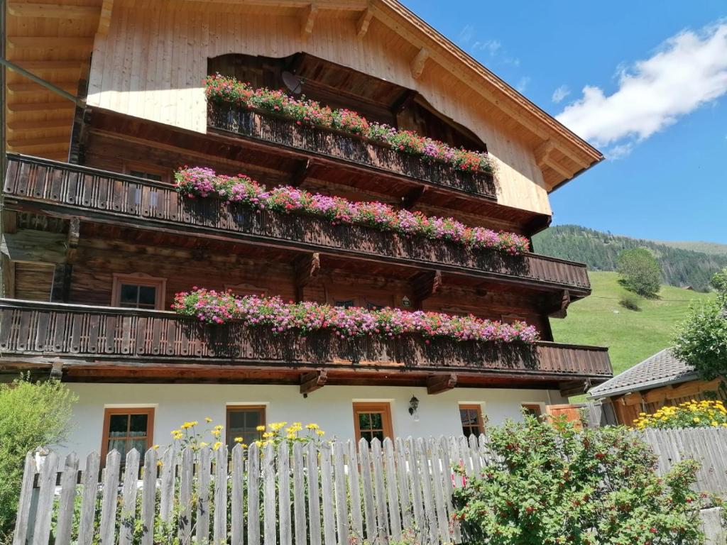 a building with flower boxes on the side of it at Ferienwohnung Mittergutnigg in Innervillgraten
