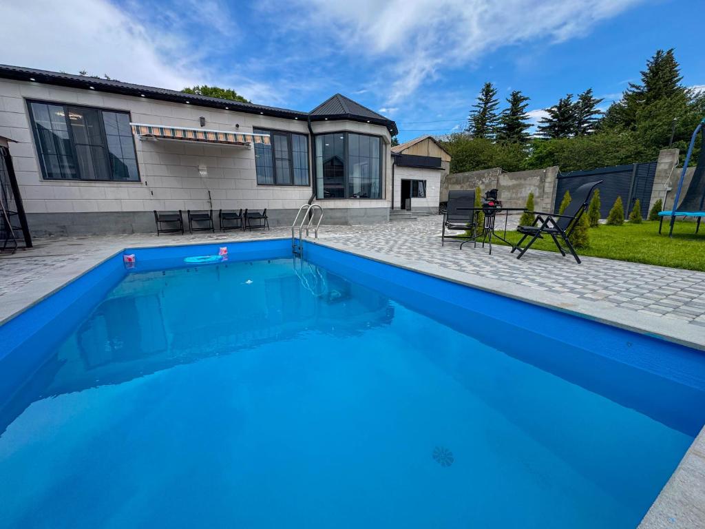 Piscina a Sevan House o a prop