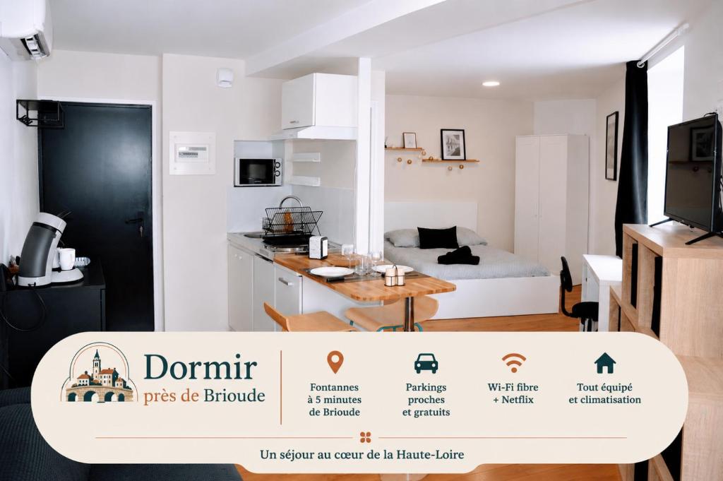 a small apartment with a bedroom and a table at Dormir près de Brioude - studio 'esprit cocon' in Fontannes