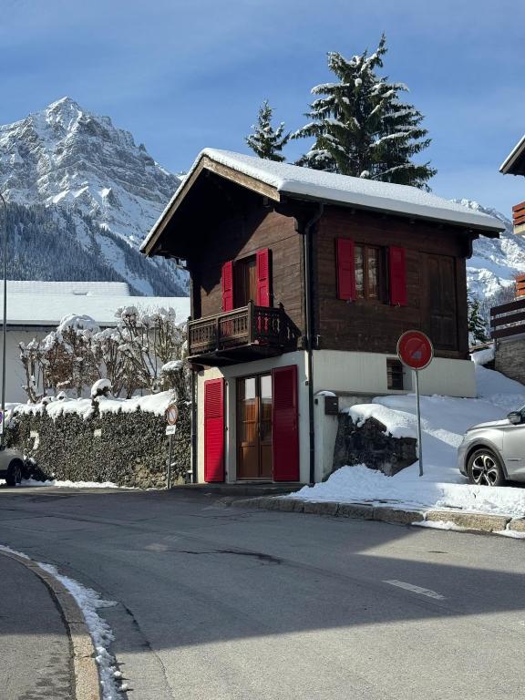 Tiny Chalet in Champéry 4 min Walk to Ski Lift & Train