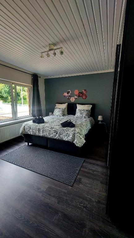 a bedroom with a bed in a room at Maison Marthe in Sint-Truiden