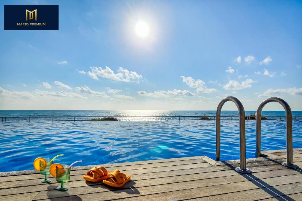 Garden Breeze Punta Prima, 2min beach walk, family Friendly, 3 Pool a Garden, jacuzzi