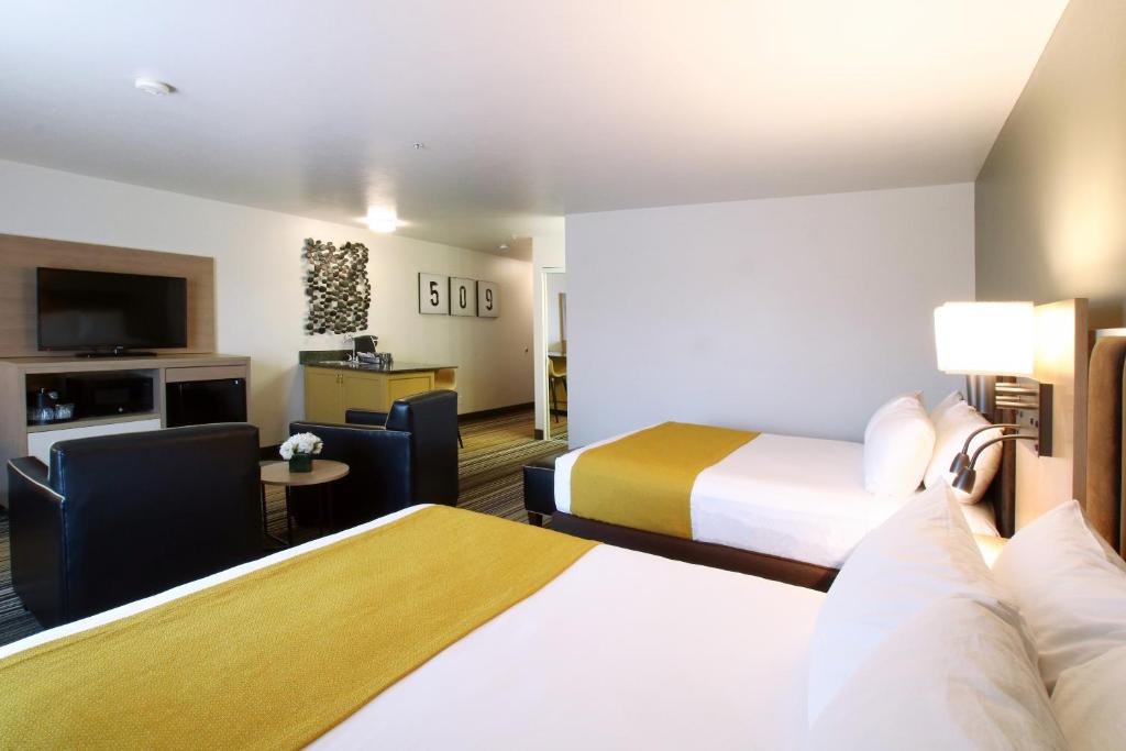 Oxford Suites Spokane Valley - 