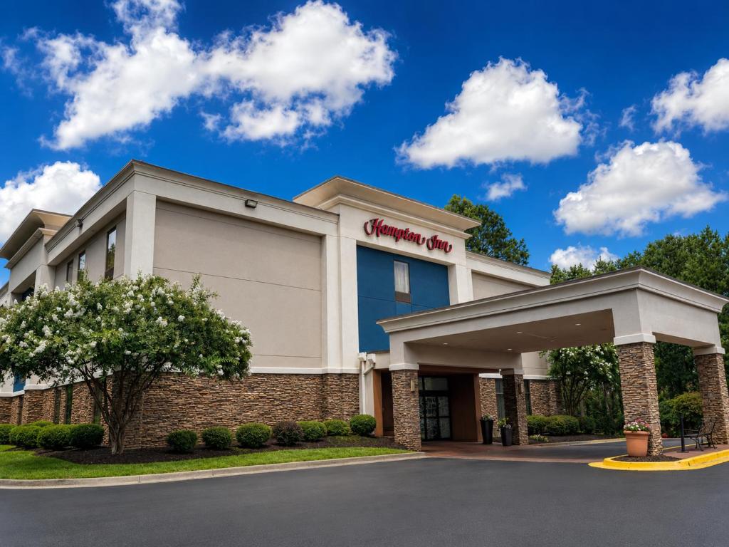 a rendering of the front of a hampton inn at Hampton Inn Cartersville in Cartersville