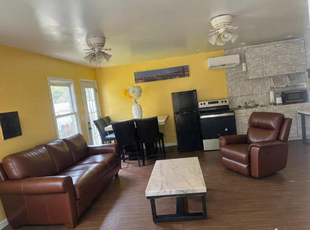a living room with a couch and a table at Ma Campagne in Lexington
