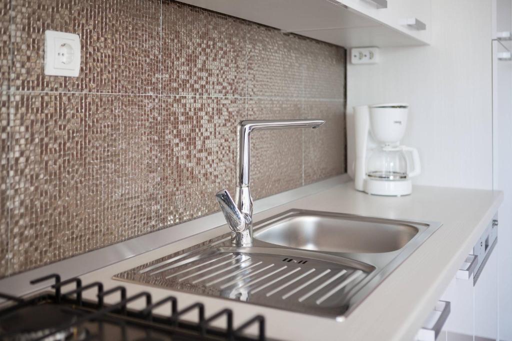 Kuchyň nebo kuchyňský kout v ubytování Apartments Amavi