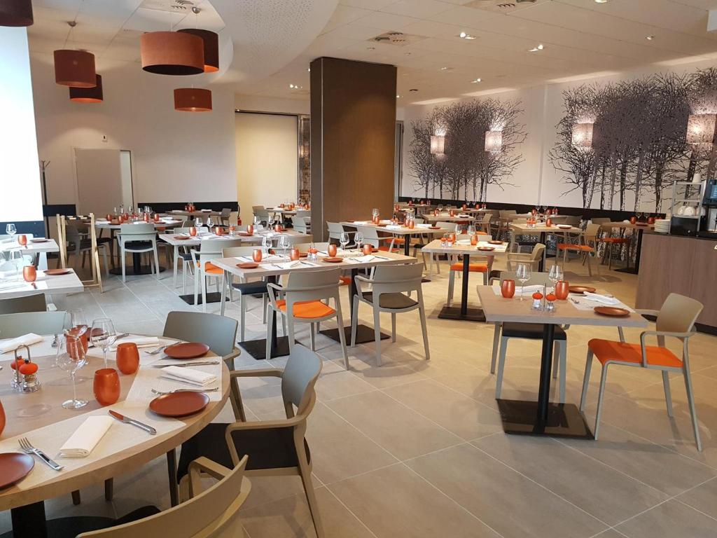 Restaurace v ubytování Hotel ParkSaône