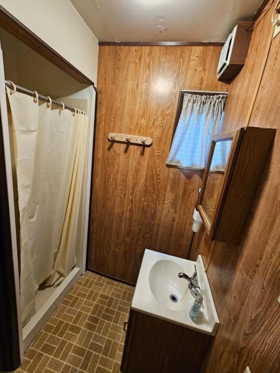 Denali RV Park & Motel - Economy Double Room
