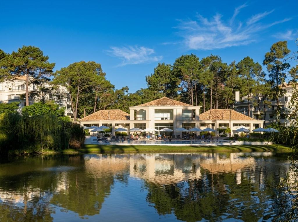 a view of the resort from the water at Green Park Departamentos Exclusivos in Punta del Este