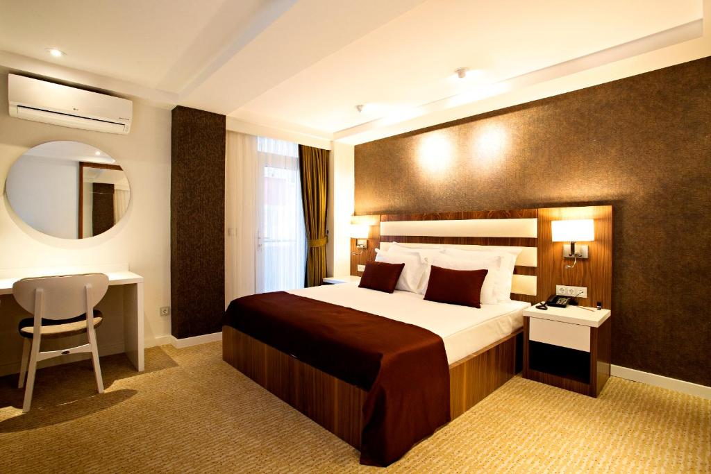 Tempat tidur dalam kamar di Endglory Hotel