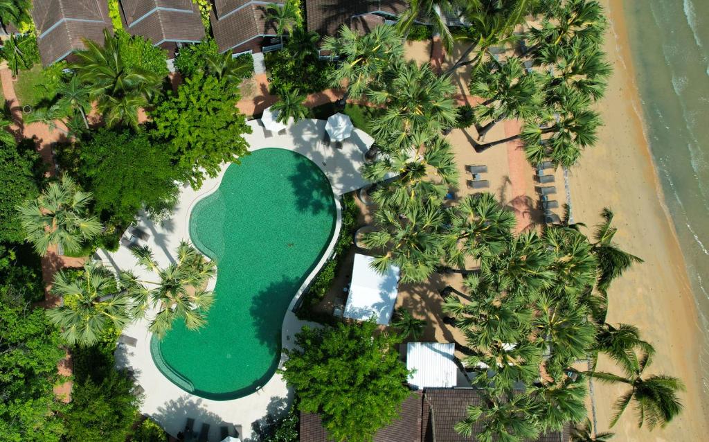 an aerial view of a beach with palm trees and a pool at Paradise Beach Resort, Koh Samui in Mae Nam