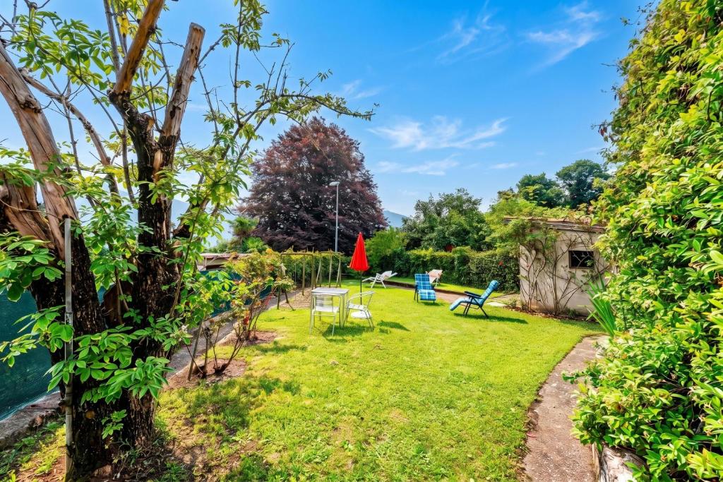 Antica Torre with Garden in Carona - Happy Rentals