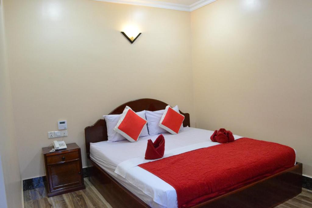 Postel nebo postele na pokoji v ubytování Capital Battambang Hotel