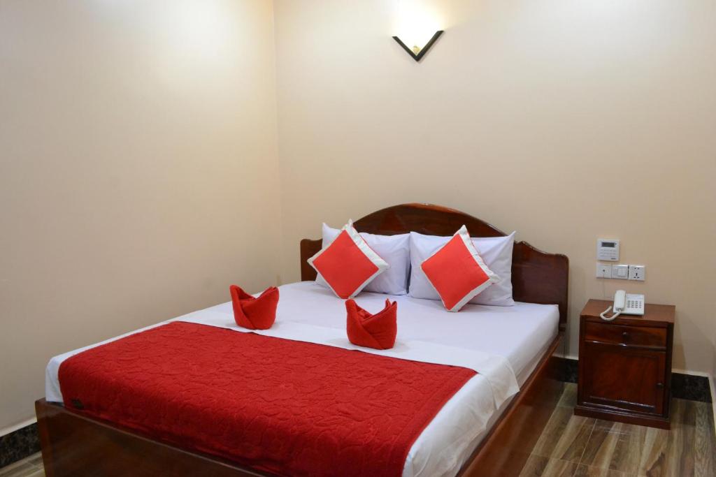 Postel nebo postele na pokoji v ubytování Capital Battambang Hotel