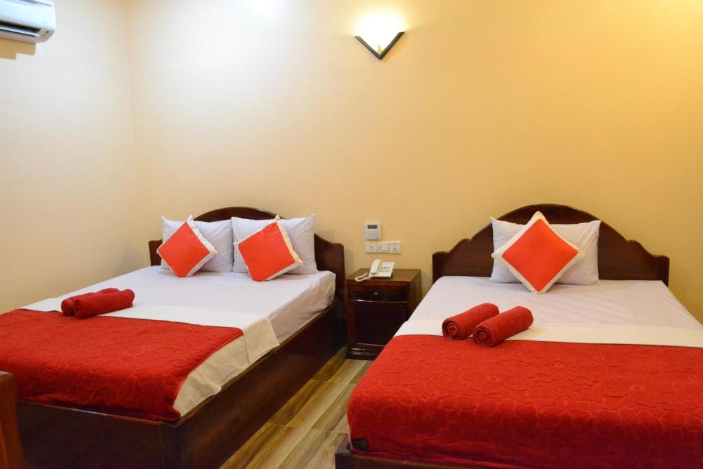 Postel nebo postele na pokoji v ubytování Capital Battambang Hotel