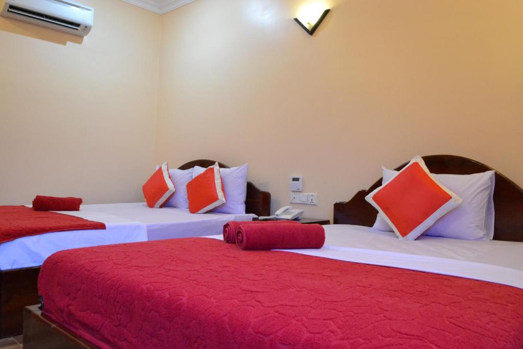 Postel nebo postele na pokoji v ubytování Capital Battambang Hotel