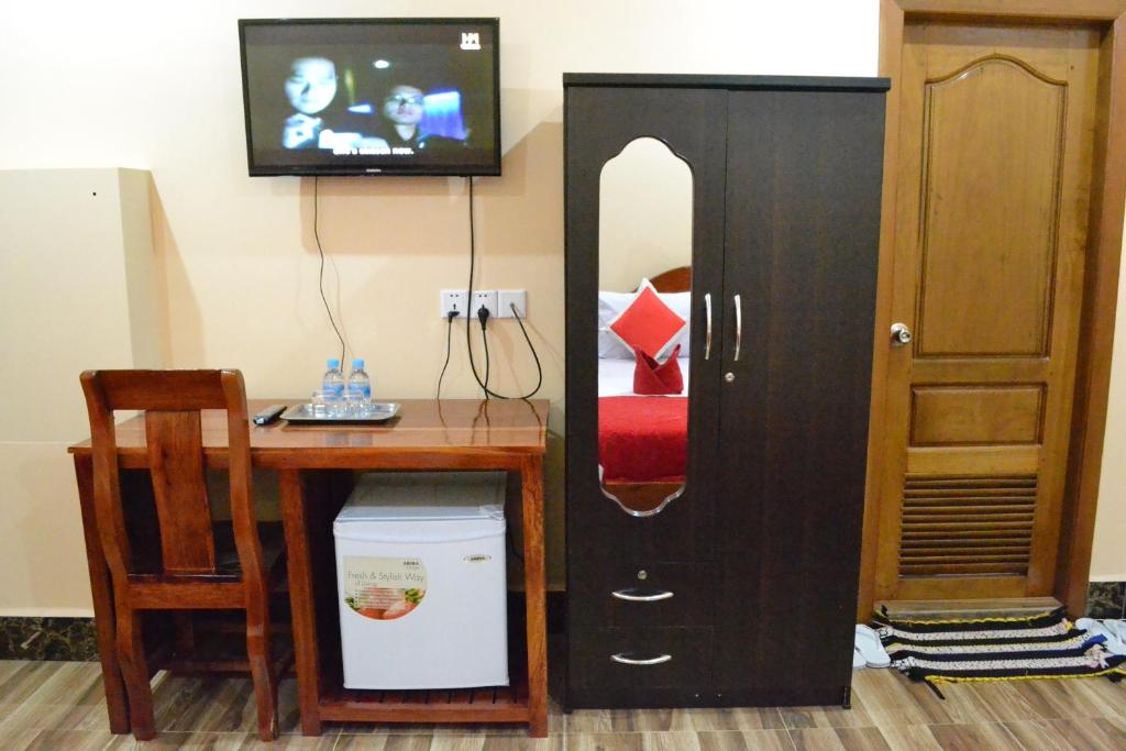 TV a/nebo společenská místnost v ubytování Capital Battambang Hotel