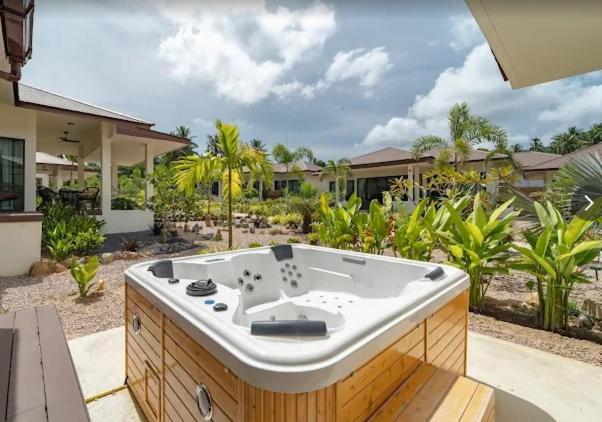 a large bath tub sitting in a yard at Villa Coco Escape in Ko Phangan