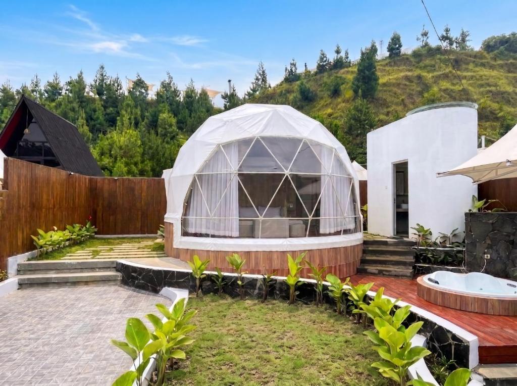 a greenhouse in the backyard of a house at Zatura Dome Glamping in Panjadakan