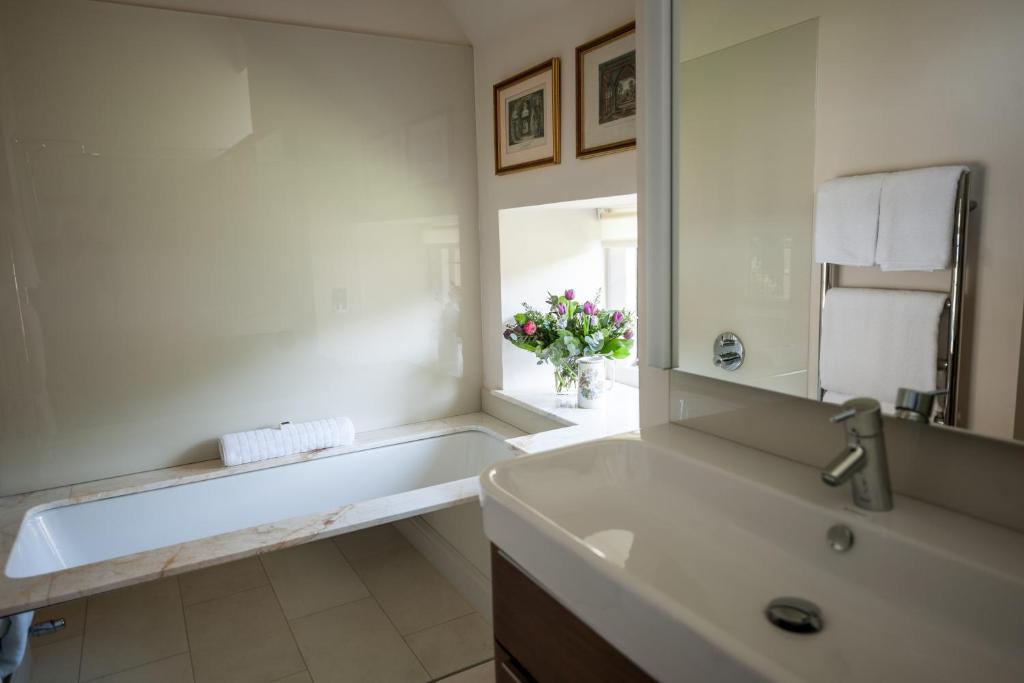 Buckland Manor - A Relais & Chateaux Hotel - Classic Double Room