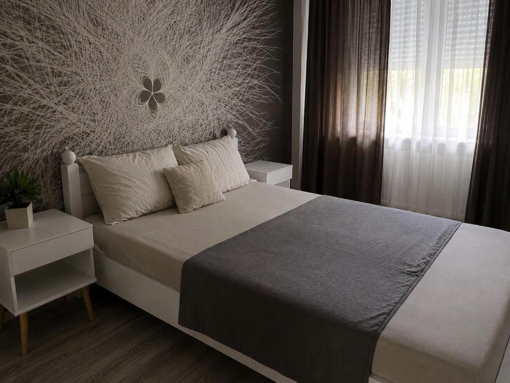a bedroom with a large bed and a window at Spacious apartment with a beautiful view in Căuşeni