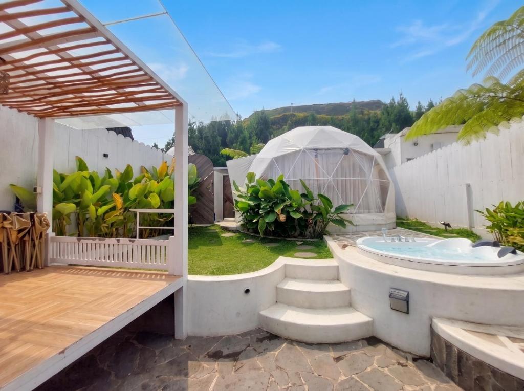 a house with a hot tub and a gazebo at Himalaya 1 - Private Dome in Panjadakan