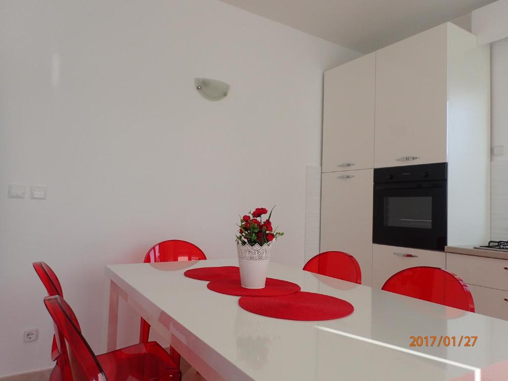 Kuchyňa alebo kuchynka v ubytovaní Apartment Villa Bonadea