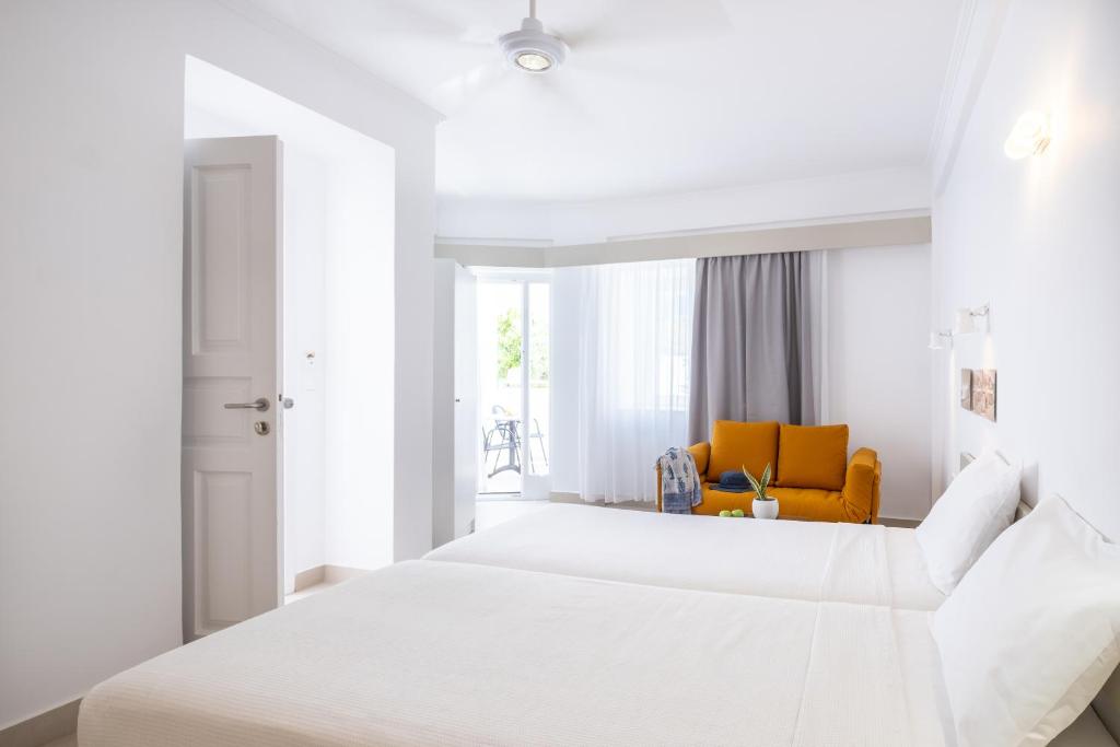 Kamari Beach Hotel - 