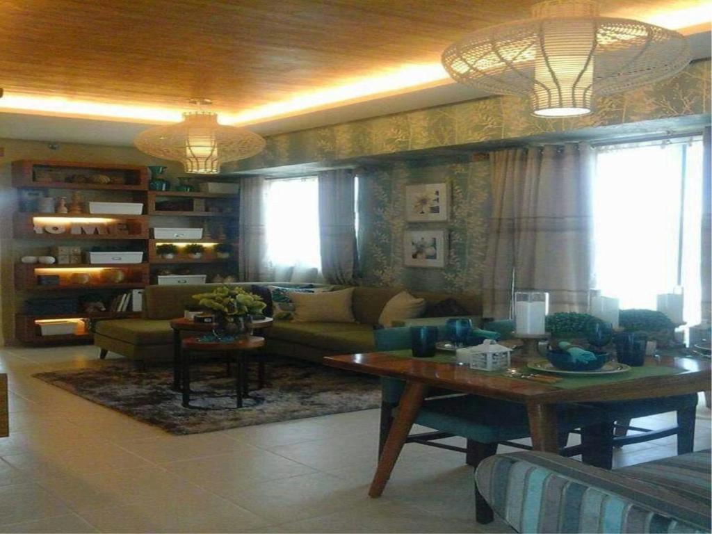 Sorrel Residences Condo Apartment by Fe - 带阳台的公寓