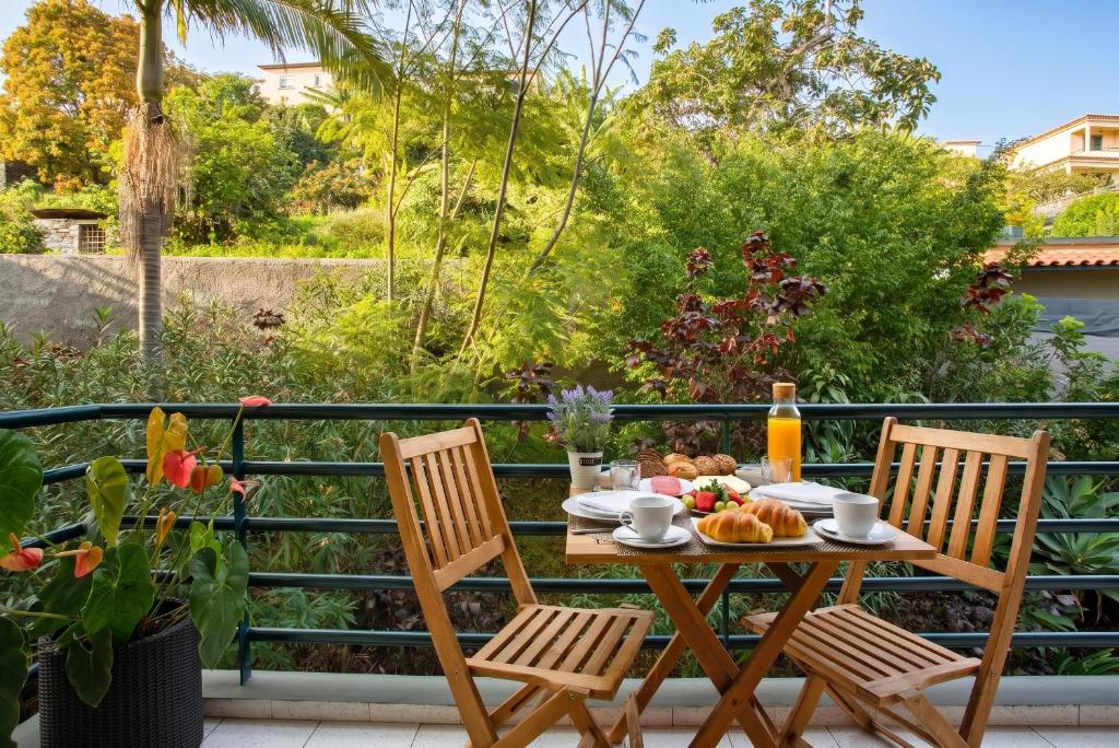 Charming Apartment in Funchal with Balcony and View
