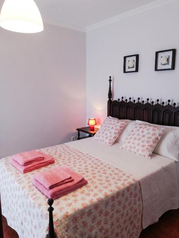 a bedroom with a bed with pink towels on it at Apartment with Mountain View in Eiriz – 65 sqm – Terrace in Eiriz