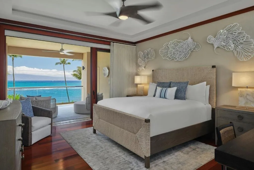 Three-Bedroom Grand Den Suite with Ocean View