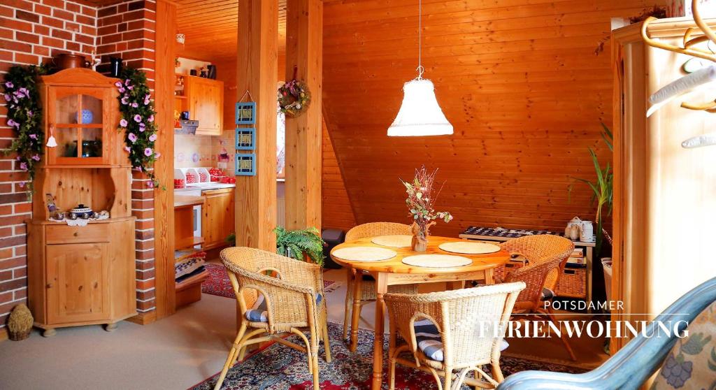 Potsdamer Ferienwohnung - Three-Bedroom Apartment