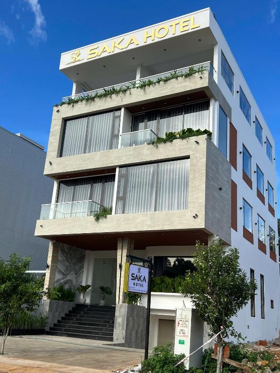 a building with a sign on the side of it at Saka Hotel in Plei Brel (2)
