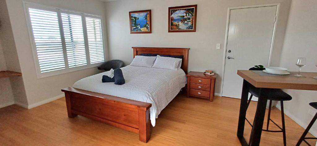 a bedroom with a bed with a desk and a desk at Cosy Haven - Large Comfy Dwelling in Mandurah