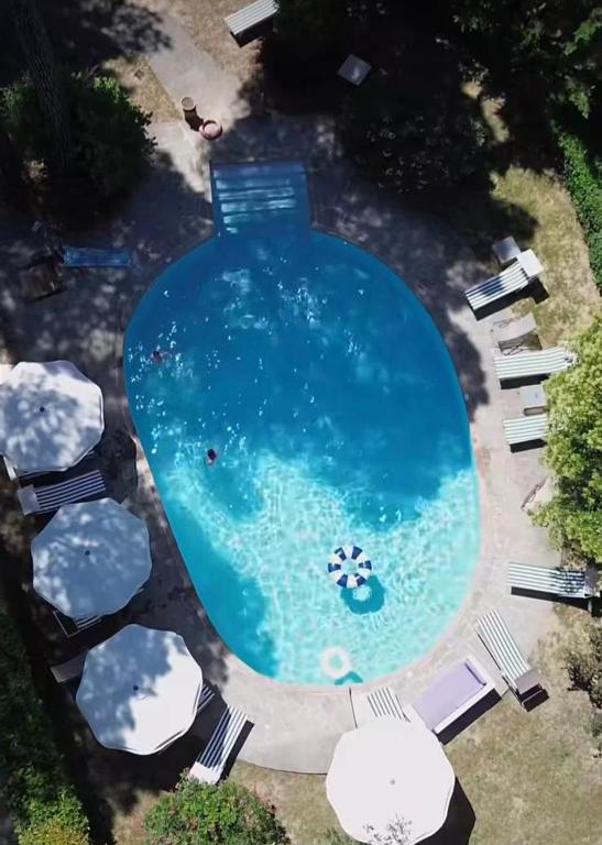 an overhead view of a swimming pool with chairs at Borgo Dolciano in Chiusi