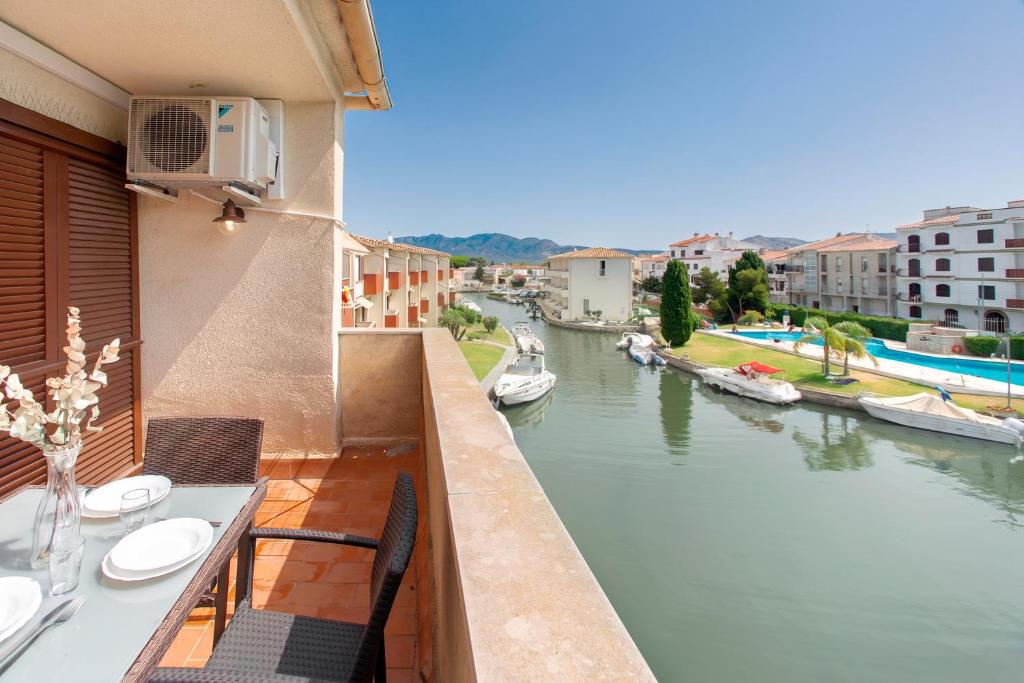 WELCS APARTAMENTO 406 EMP con vistas al canal