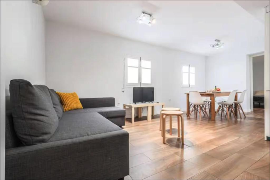 Home2Book Bright Apartment in Seville