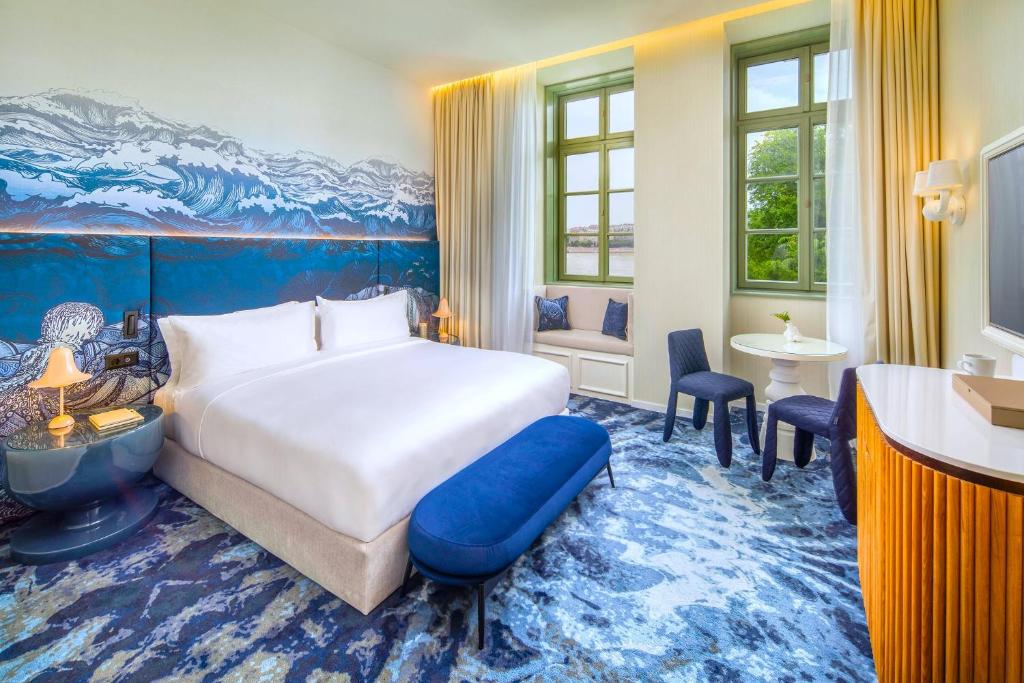 Premium King Room with Danube View