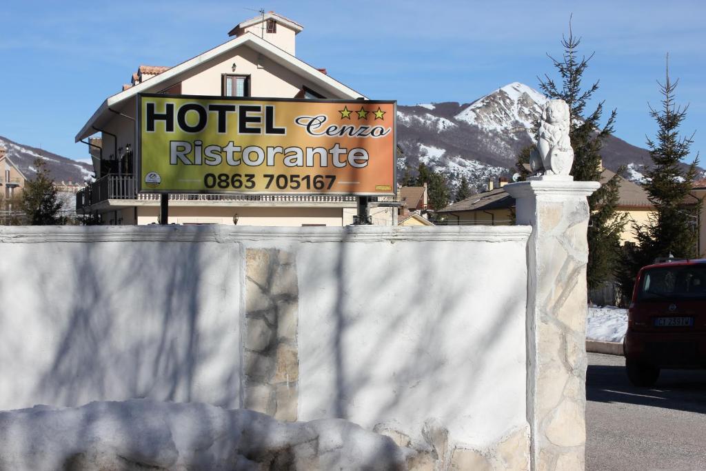Nespecifikovaný výhled na hory nebo výhled na hory při pohledu z hotelu