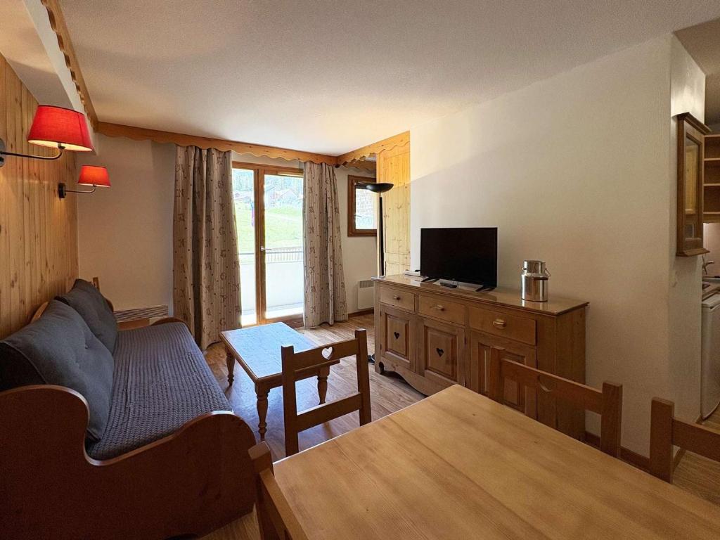 Appartement cosy avec WiFi gratuit, piscine chauffée, sauna, et accès direct aux pistes, Les Orres 1800. - FR-1-322-302