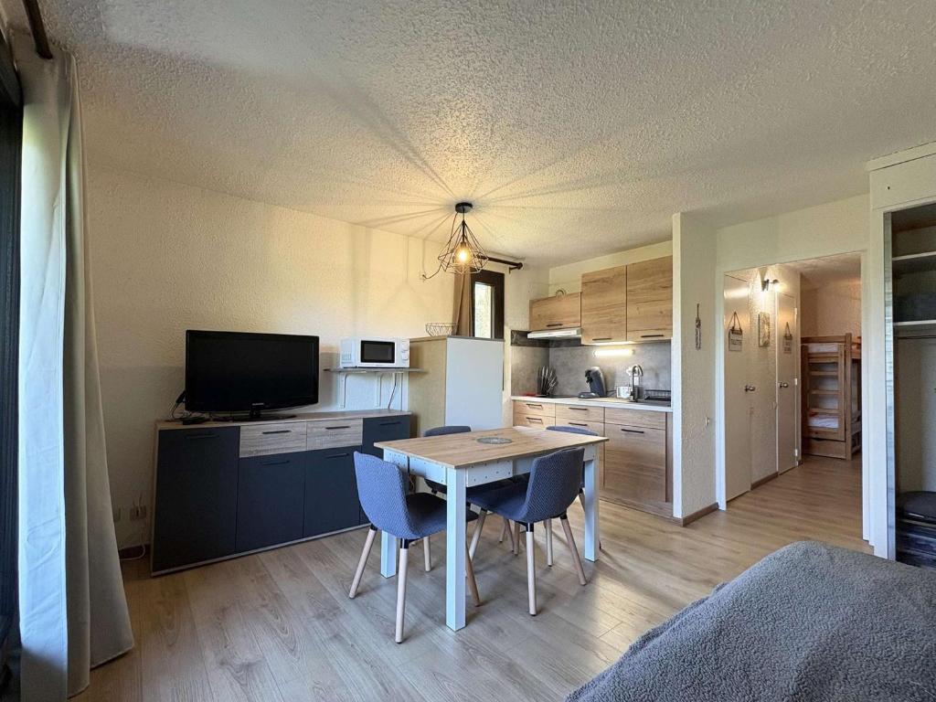 Studio 6 pers avec balcon, proche des pistes et commerces - FR-1-322-567