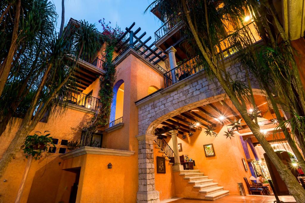 Hotel Lunata: Encanto colonial en el corazón de Playa del Carmen