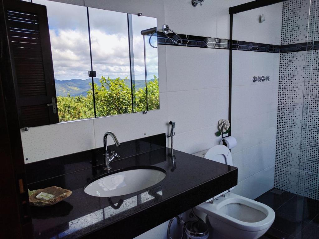 Bilik mandi di Chalé Panorâmico