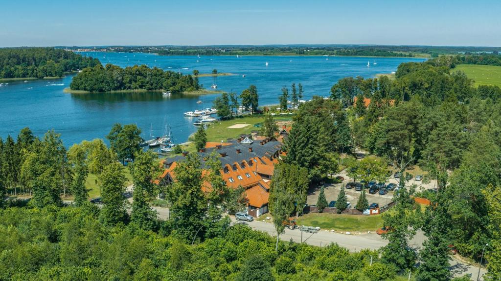an aerial view of a house next to a lake at PAN Dom Pracy Twórczej w Wierzbie in Wierzba