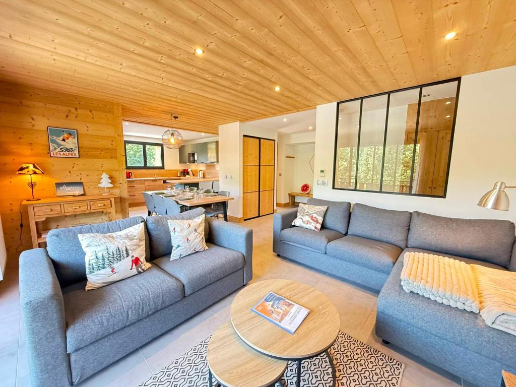 Appartement lumineux, chalet rénové, centre Les Gets, 6 pers, proche pistes, parking