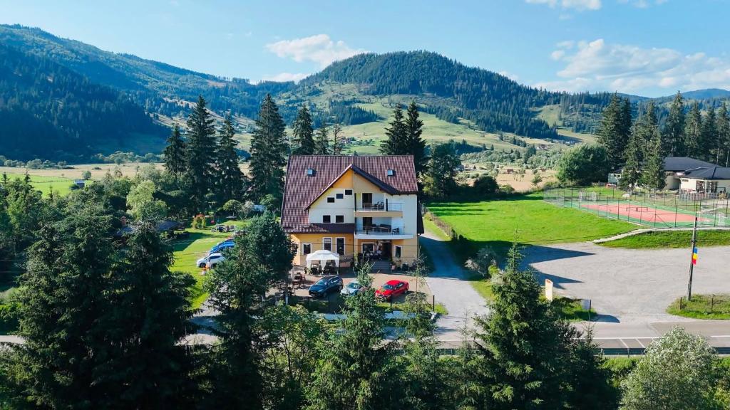 an aerial view of a house in the mountains at Pensiunea Valurile Bistritei in Vatra Dornei