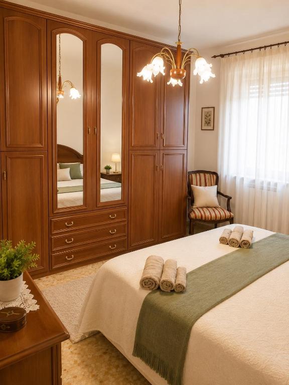 a bedroom with a large bed with two towels at Alba Holiday in Vallecorsa